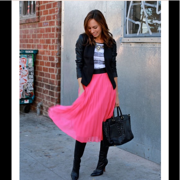 H&M Dresses & Skirts - H&M  Cerise Pleated Skirt
